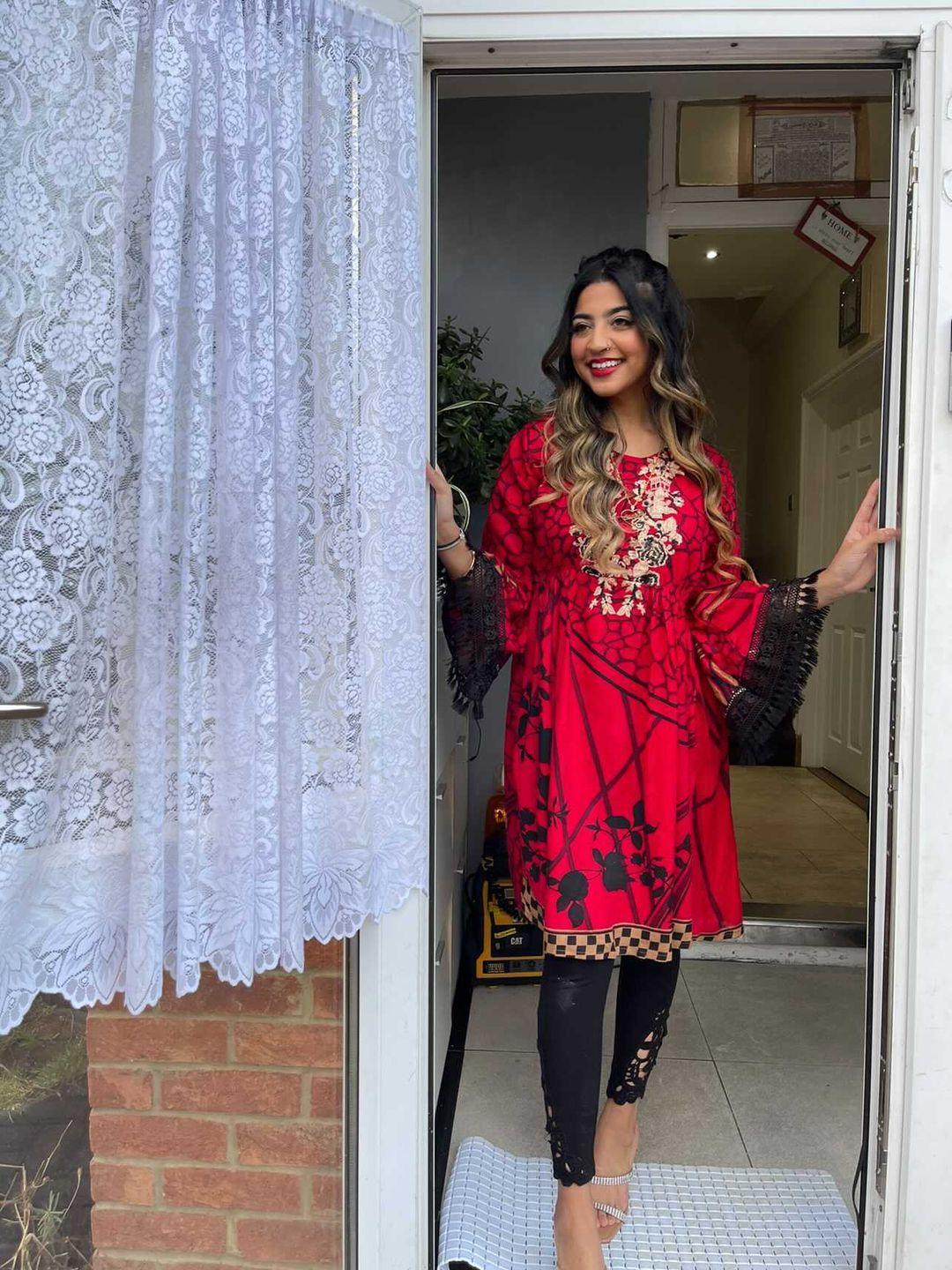 Blackpink/or red depends how you see it