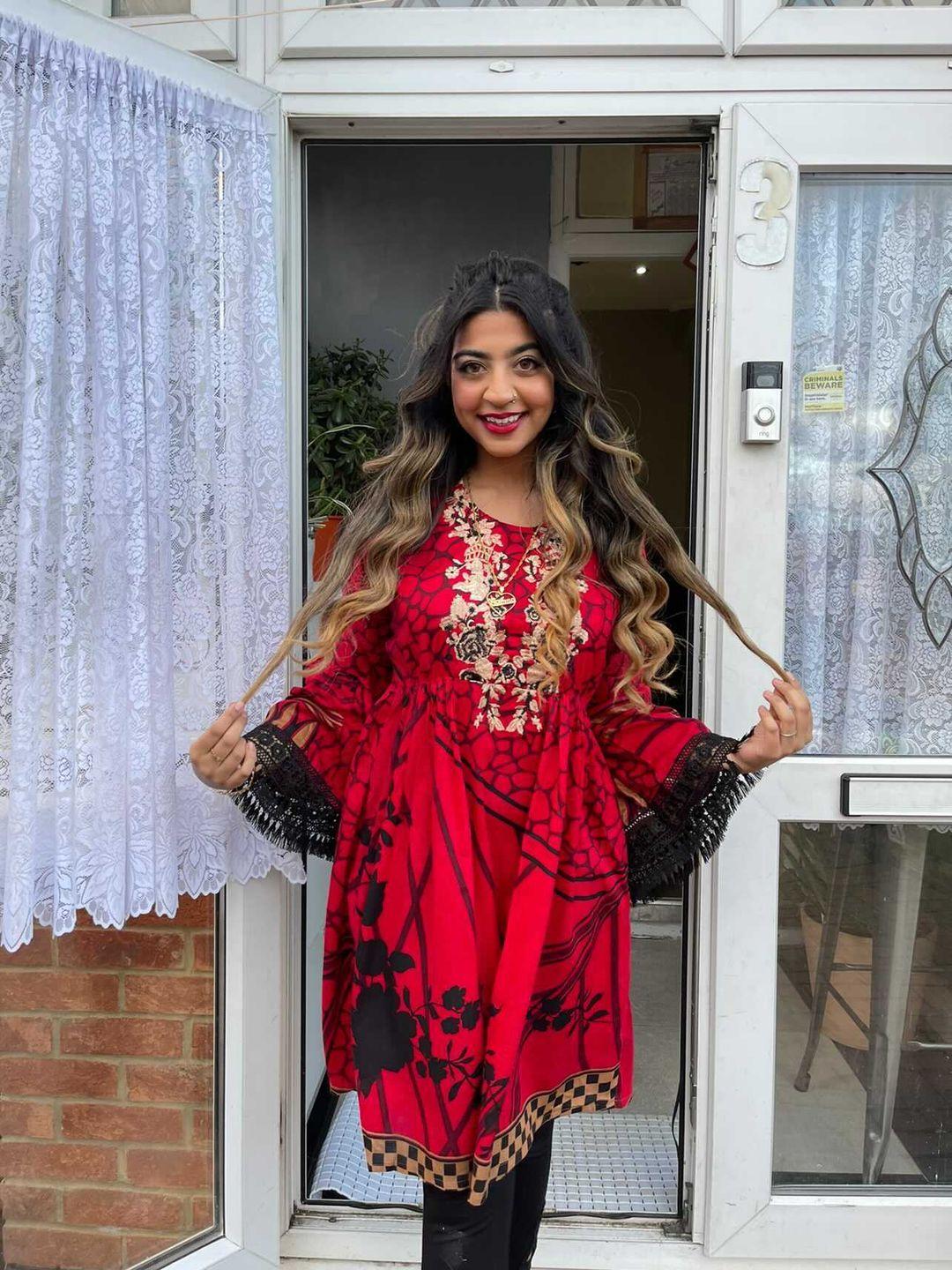 Blackpink/or red depends how you see it